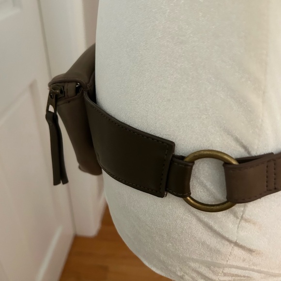 Waist Bag Faux Tan Leather. Universal Thread - Picture 7 of 12